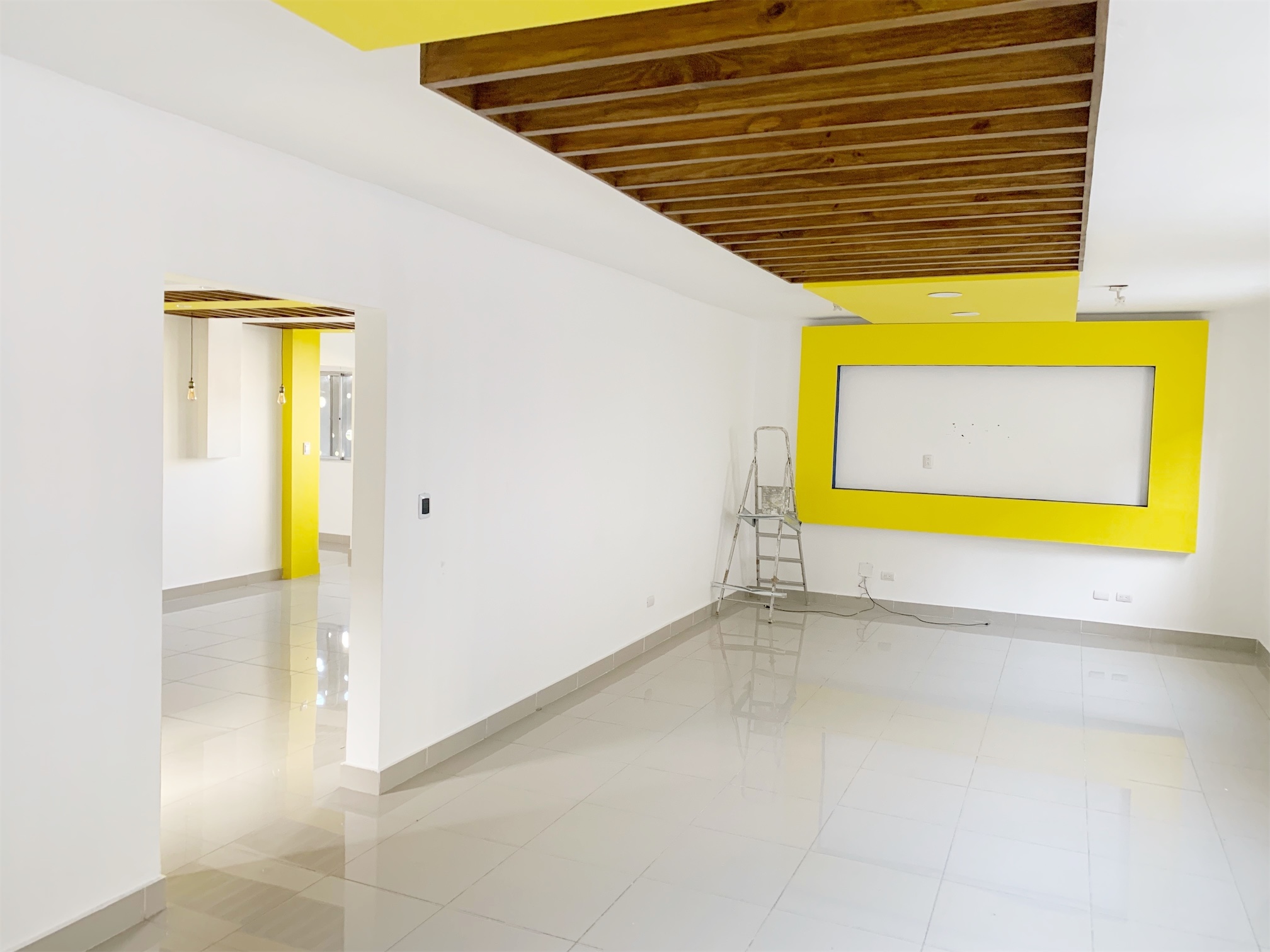 oficinas y locales comerciales - Local con buena iluminación y decoración 5
