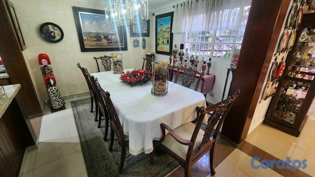 casas - Amplia casa en venta- Los Restauradores  6