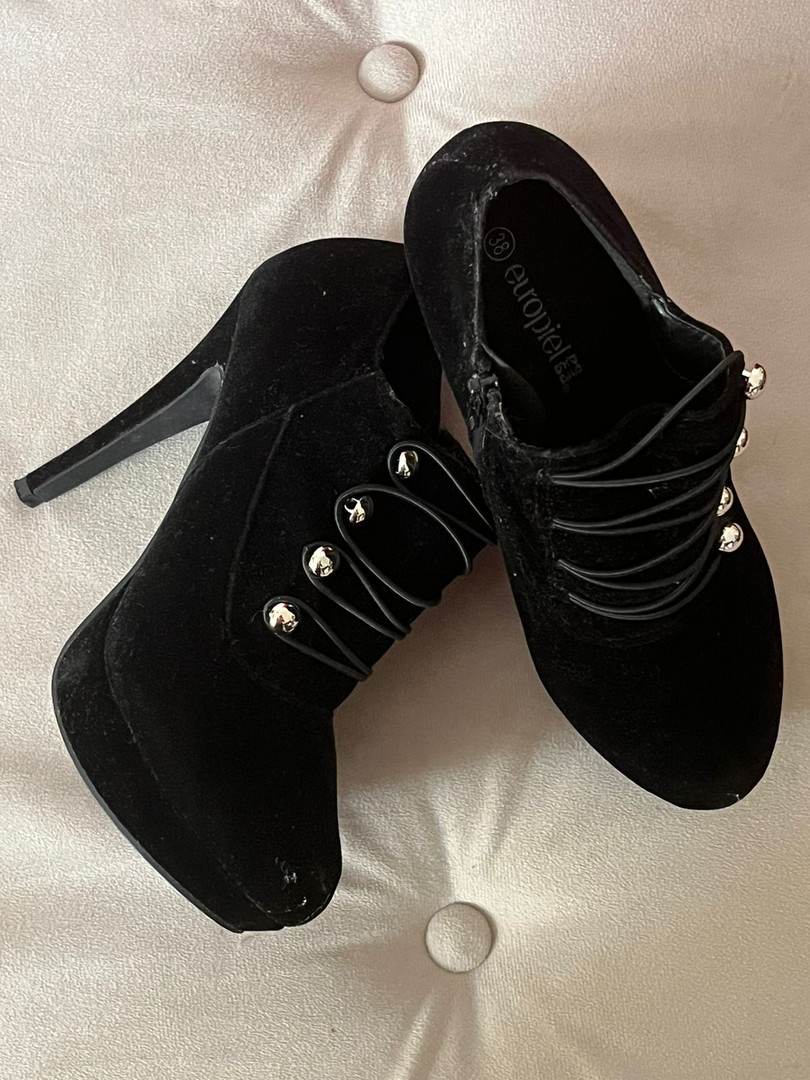 zapatos para mujer - Botines de mujer negro taco aguja. 