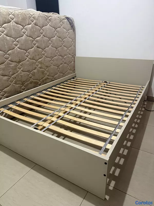 muebles y colchones - Cama Full, base de tablillas LURÕY, Blanco y colchon SERTAPEDIC 6