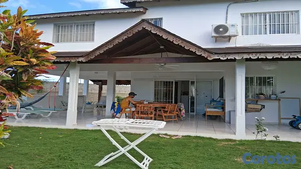 casas vacacionales y villas - Villa en Las Terrenas con Piscina | 5 Min de Playa Las Ballenas 1