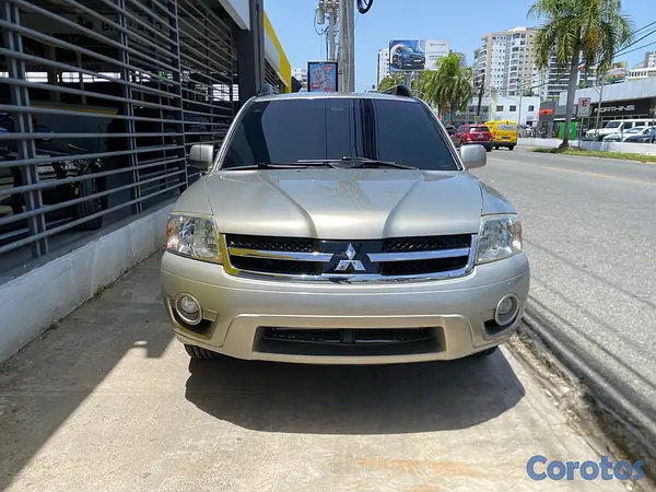 jeepetas y camionetas - Mitsubishi Endevor Dorada  3