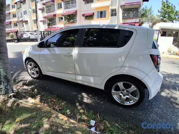 carros - Chevrolet Sonic LS Hatchback 2015 (Mecánico) 18