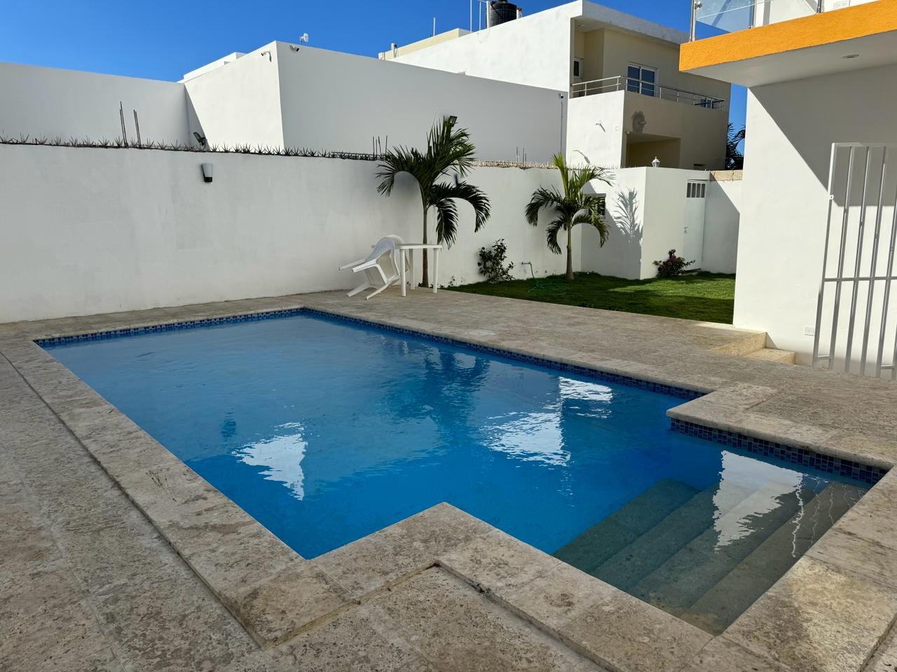 casas vacacionales y villas - Venta de casa con piscina en La Romana 1