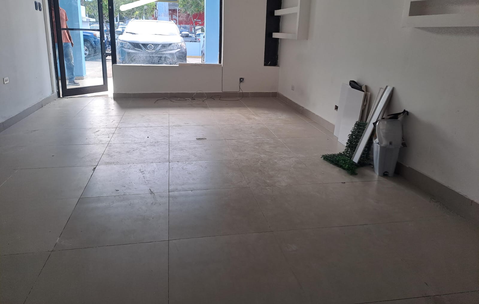 oficinas y locales comerciales - Alquilo Local  1er piso 45  mts  en  la castellana 1