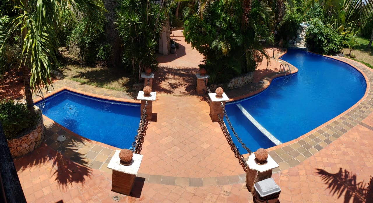 casas vacacionales y villas - Villa con Piscina en Boca Chica  0