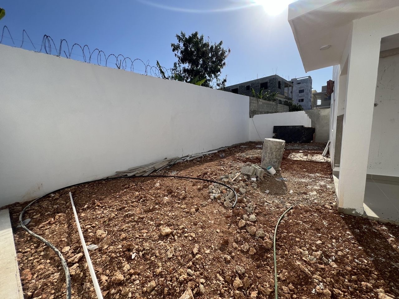 casas - venta de casa con amplio patio en la autopista de san isidro Santo Domingo  6