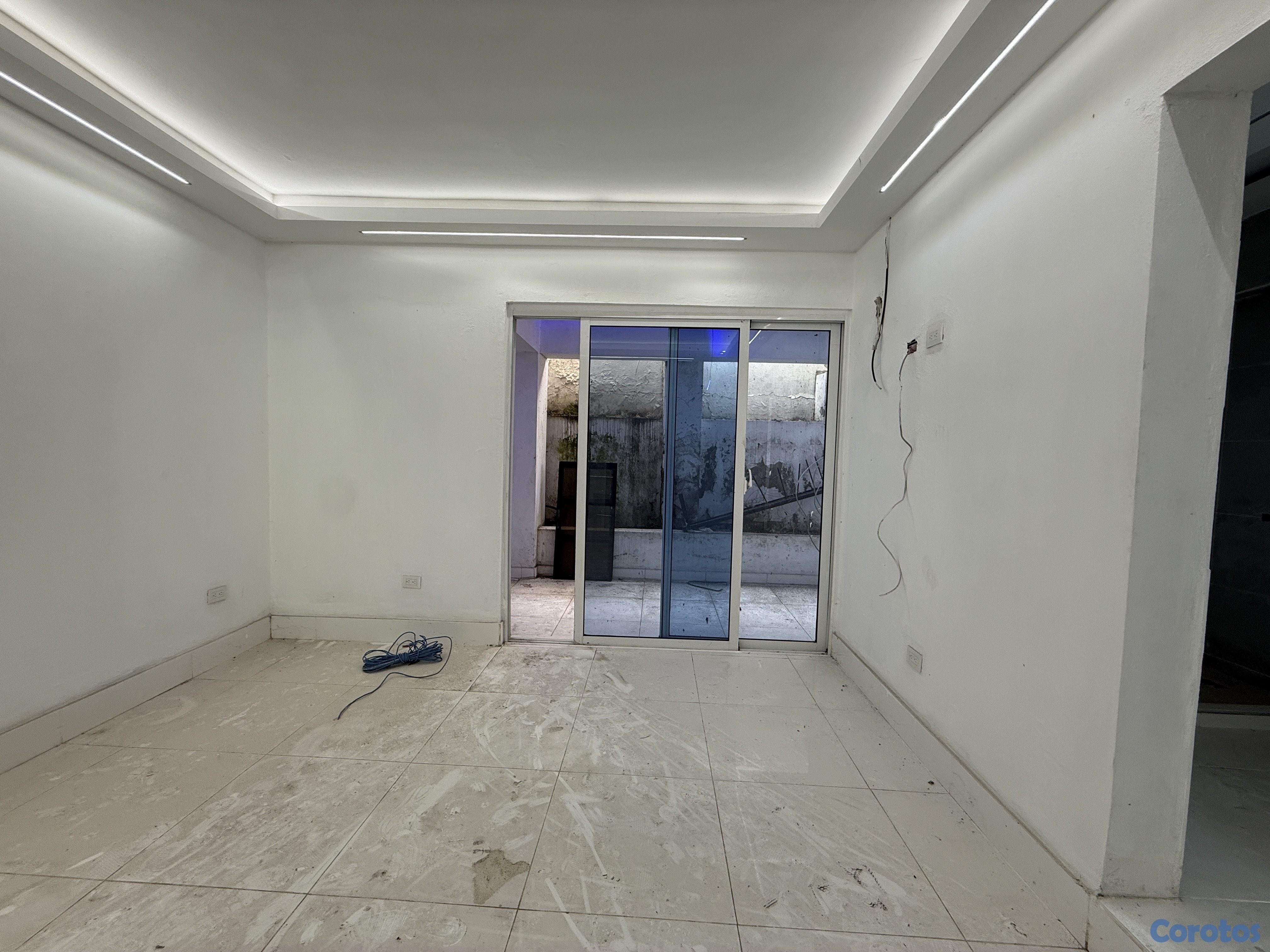 oficinas y locales comerciales - Local comercial en renta – Primer nivel, La Zurza, Santiago US 1,900 8