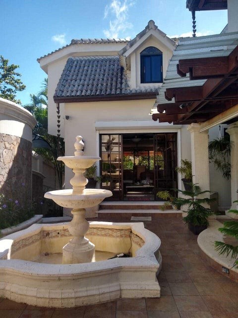 casas - Casa en venta #24-1376 amplia, con cómodas hab. jacuzzi, cocina con desayunador 7