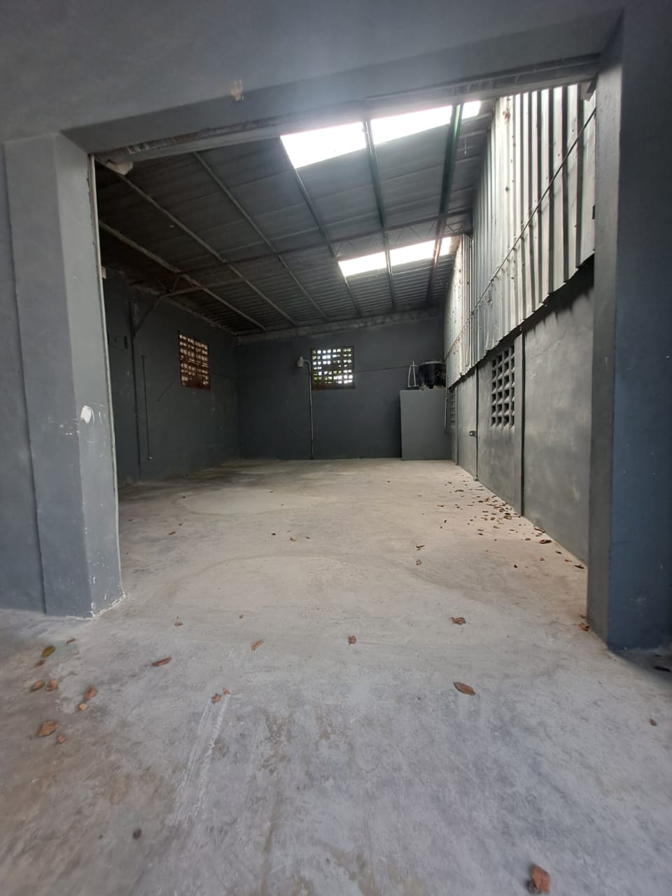otros inmuebles - Alquilo Nave  200  mts próximo al km 14 aut Duarte 3