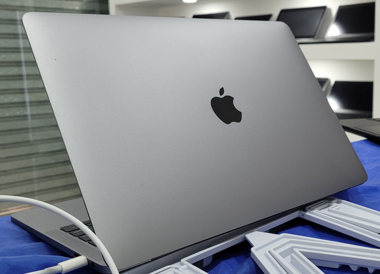 computadoras y laptops - Macbook Pro a1989 13 Core i7 Ram 16gb Disco 512gb año 2018 2