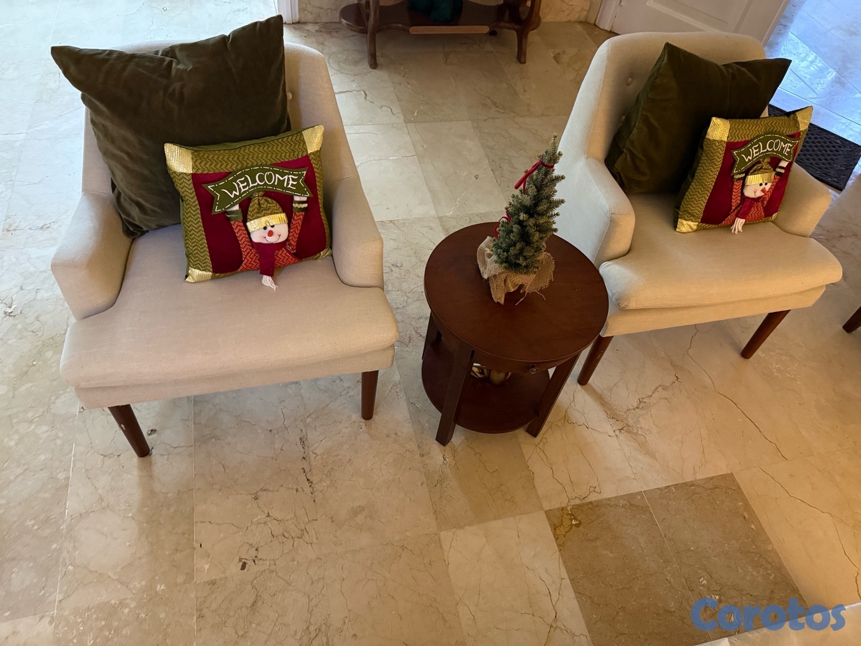 muebles y colchones - 2 butacas + Mesita auxiliar  1