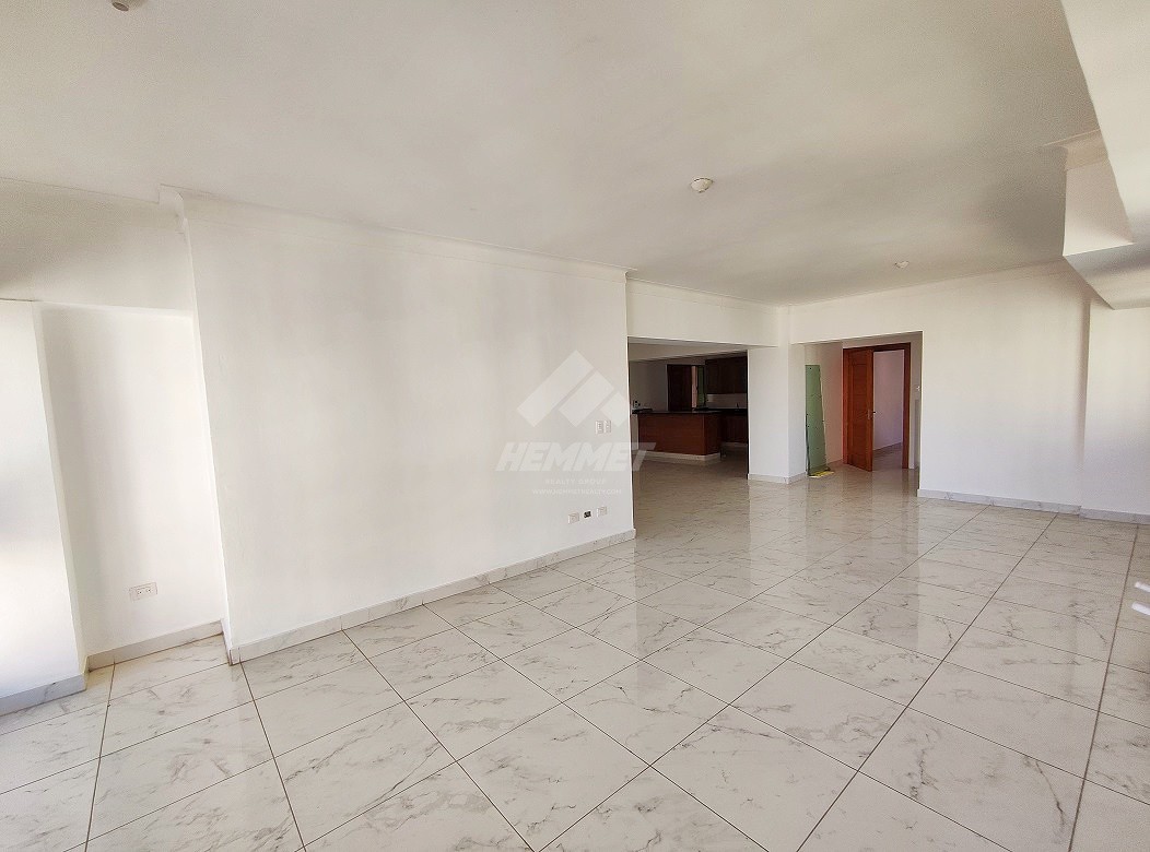 apartamentos - 4TO PISO DE 220MTS2 CON ELEVADOR Y 3 PARQUEOS LA ESMERALDA SANTIAGO  3