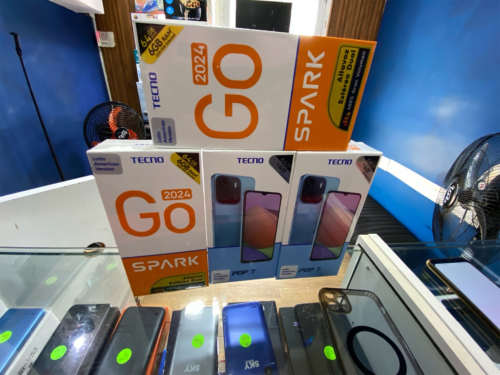 celulares y tabletas - Tecno pop 7 tecno goo spark 2024 64Gb  2