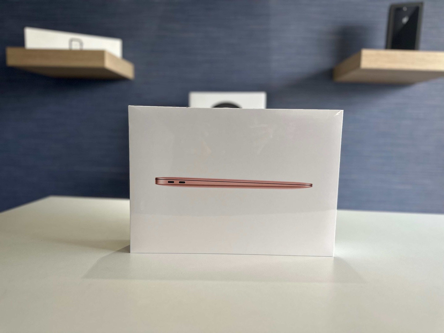 computadoras y laptops - Vendo MacBook Air 2020 M1 Apple Chip / 256GB / 8GB RAM - Nueva $ 53,500 NEG
