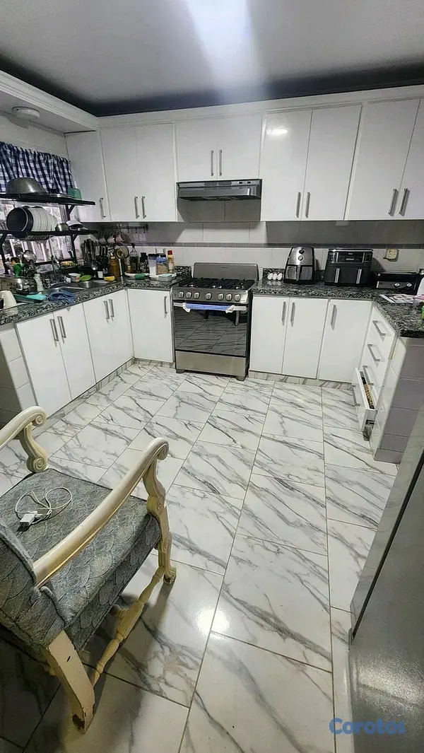 casas - Amplia casa en venta- Los Restauradores  7