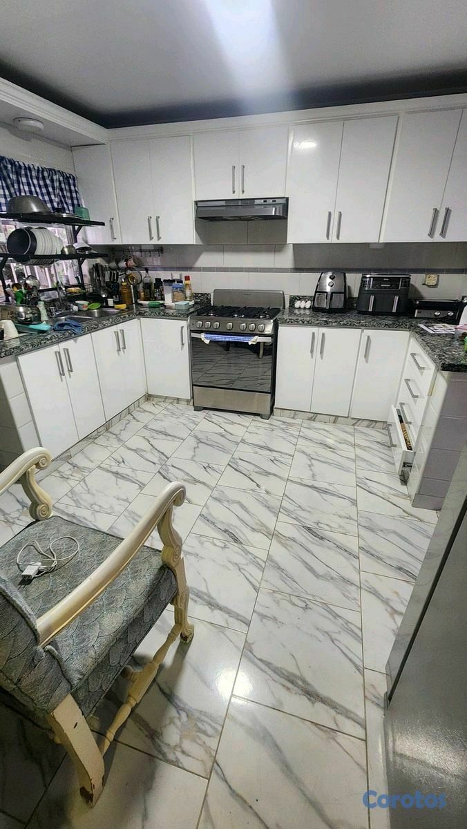 casas - Amplia casa en venta- Los Restauradores  7