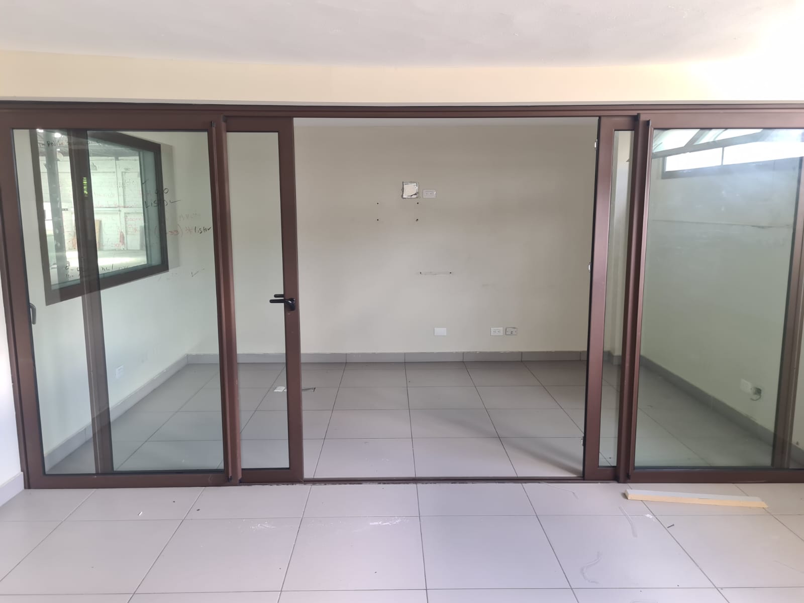 oficinas y locales comerciales - Alquilo Nave 2,200 mts Aut. Duarte Km 11 3