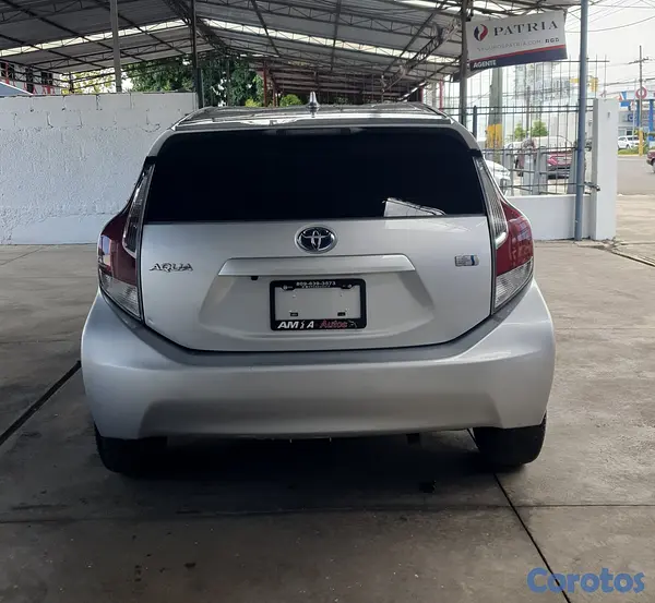 carros - ***TOYOTA AQUA 2017 IMPECABLE 6