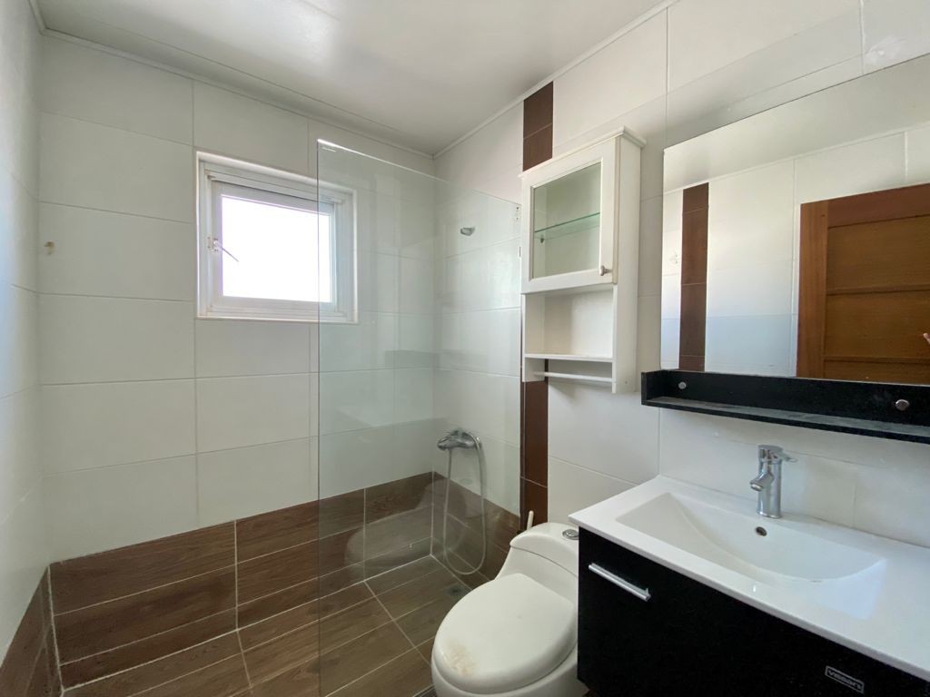 apartamentos - Amplio apartamento en Evaristo Morales de 2 habitaciones con estar familiar  6