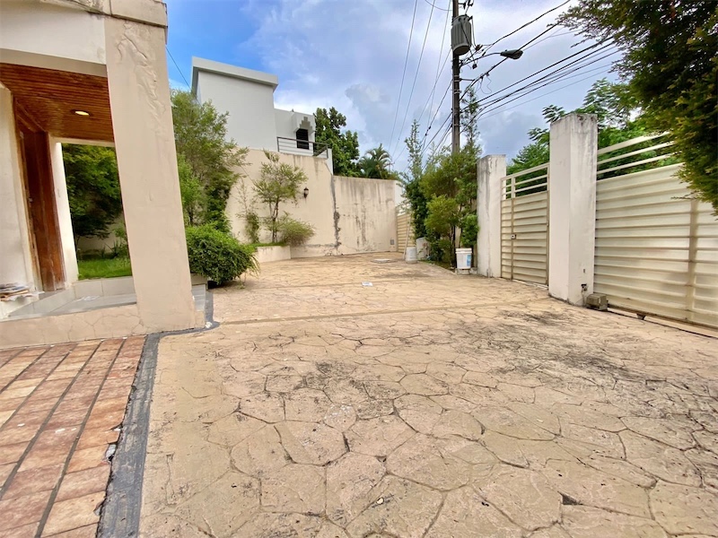 casas - Venta de casa en Arroyo Hondo con 488mts y piscina Distrito Nacional  1