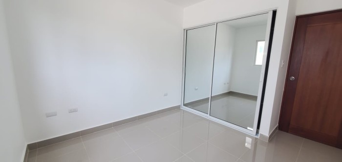 apartamentos - VENTA DE PRIMER NIVEL CON PATIO EN LOS LLANOS DE GURABO 3