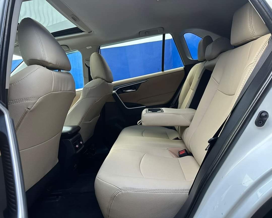 jeepetas y camionetas - 2019 Toyota RAV-4 XLE Americana recién importada clean carfax! 8