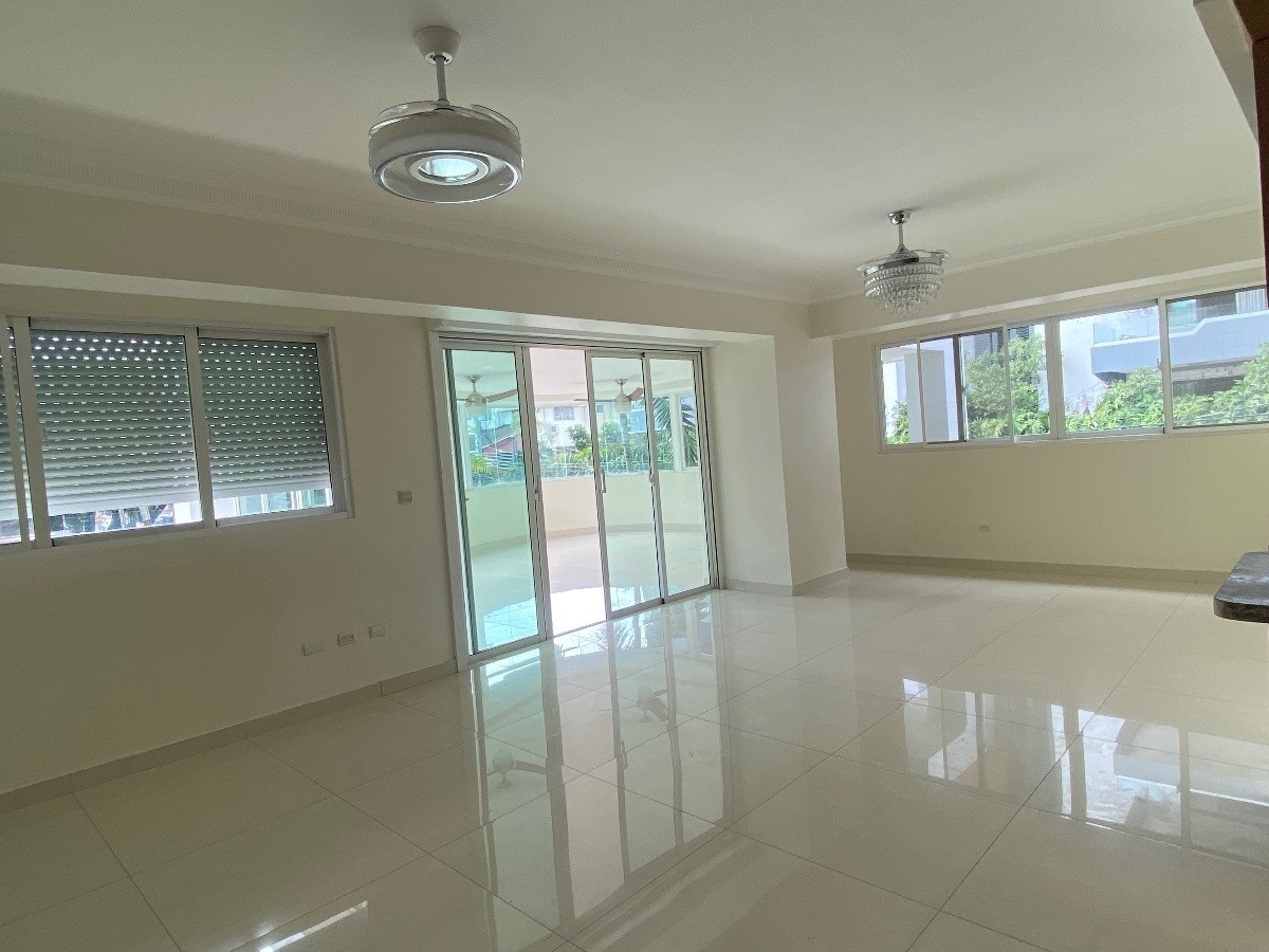 apartamentos - Alquiler de Apartamento en Naco con Terraza 2do piso 3 hab 3.5 baños Con Linea B 2