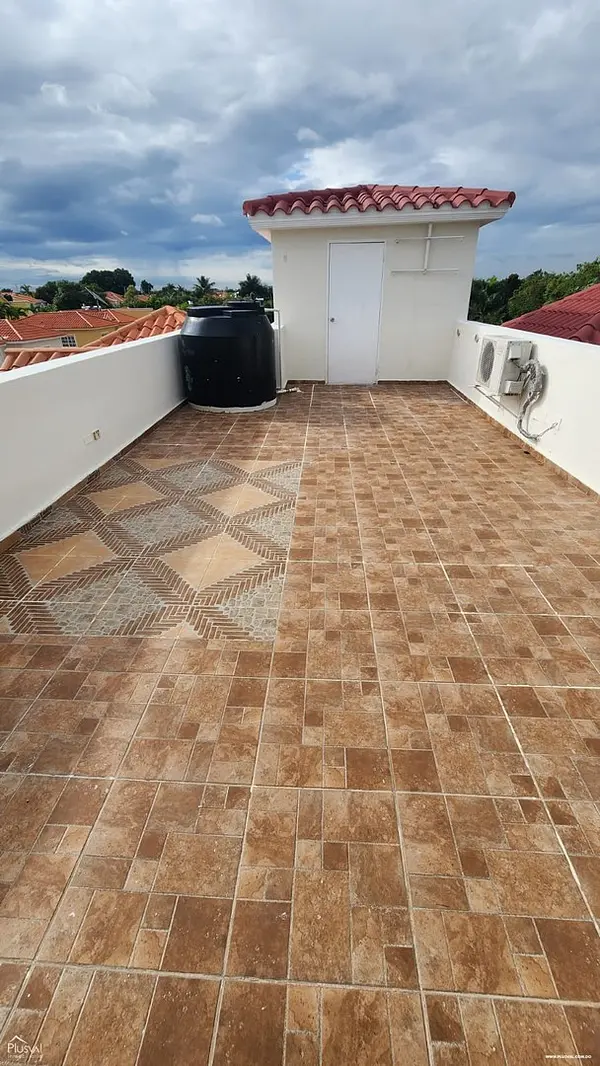 casas - Altos de Arroyo Hondo III, Distrito Nacional
Amplia casa de 3er Piso
USD$450,000 6
