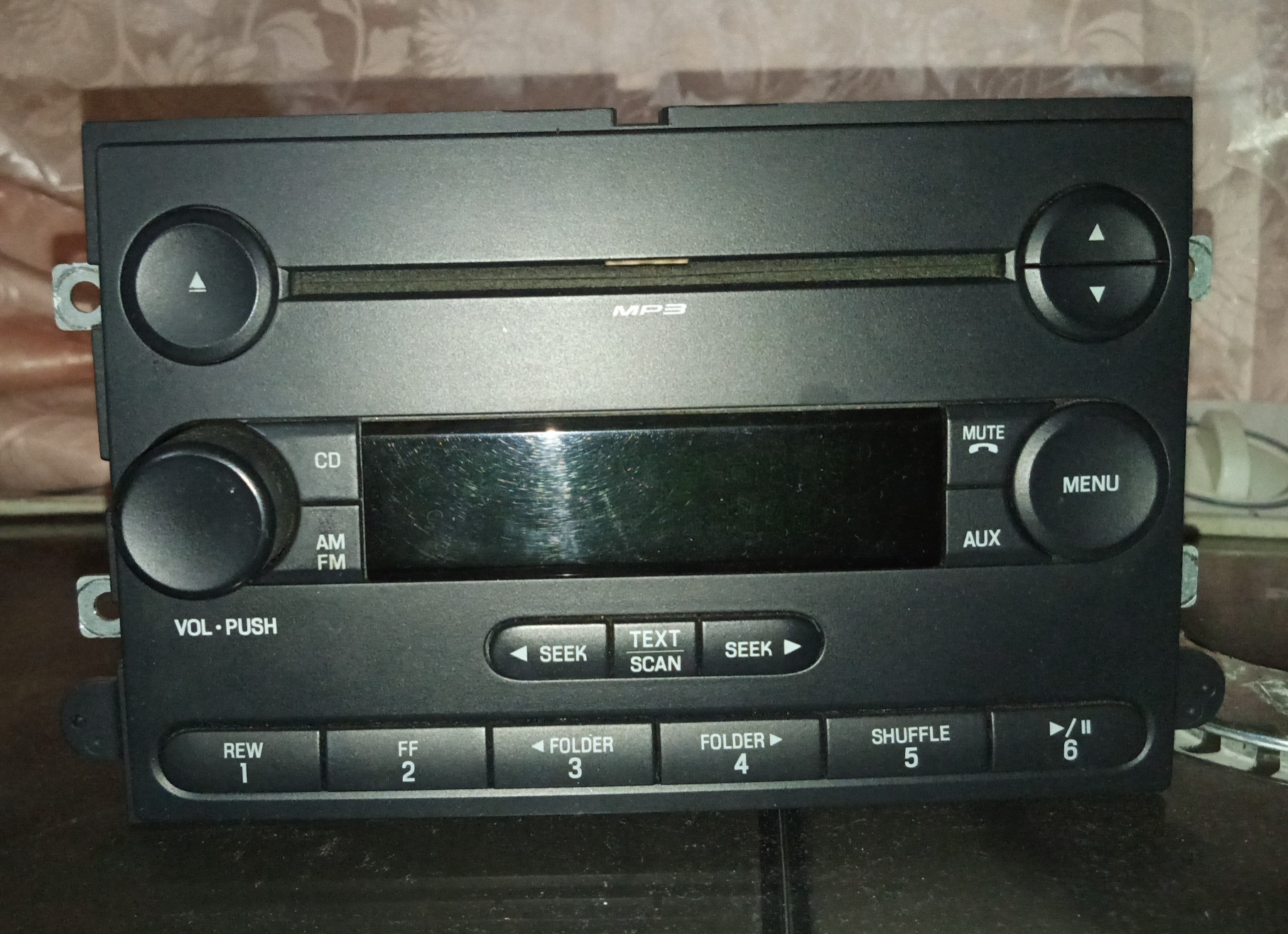 accesorios para vehiculos - Vendo radio MP3 de Ford 2008