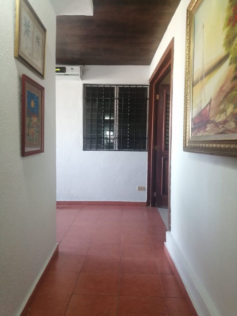 apartamentos - Venta de Edificio de 3 niveles en Zona Colonial 3