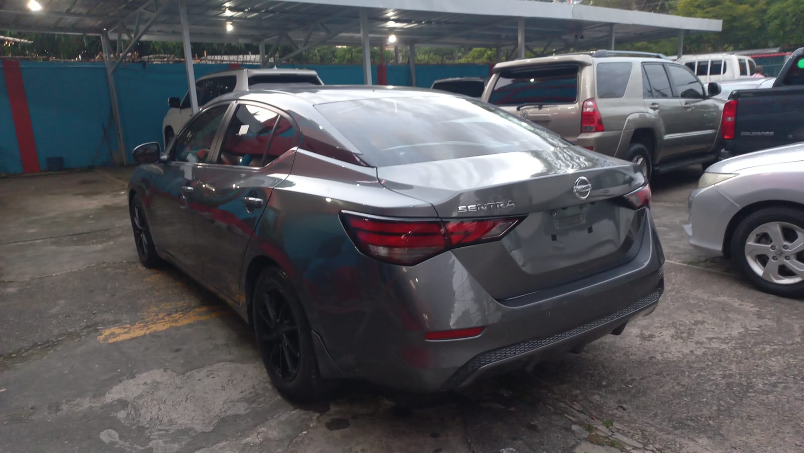carros - Nissan Sentra S año 2020 Gris Oscuro 3