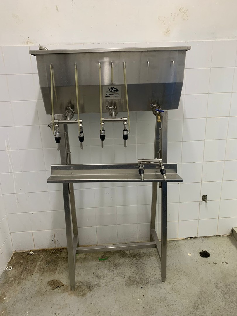 equipos profesionales - LLENADORA DE LIQUIDOS DE 4 PISTONES 3