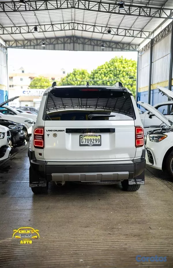 jeepetas y camionetas - Toyota Land Cruiser Prado Adventure 2025 5