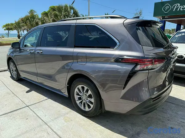 otros vehiculos - TOYOTA SIENNA XLE 2022 12