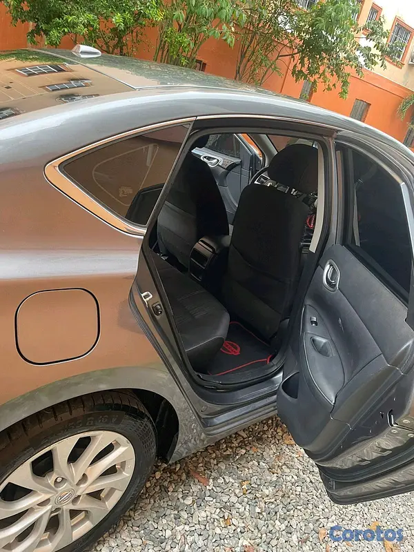 carros - Nissan sentra sv 2018 4
