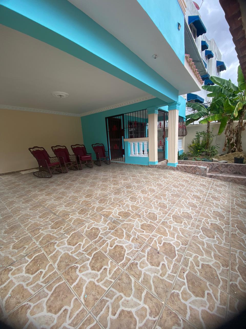 casas - Casa en el sector de vista hermosa Santo Domingo este 1