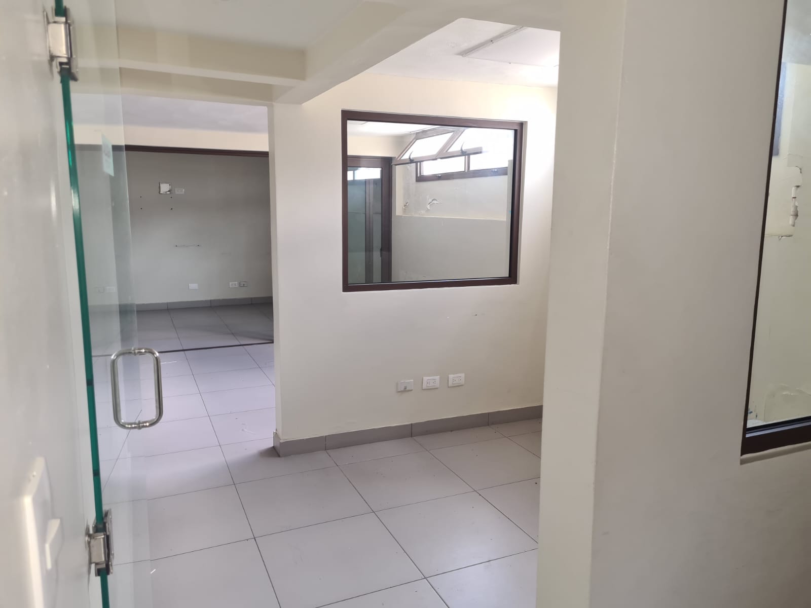 oficinas y locales comerciales - Alquilo Nave 2,200 mts Aut. Duarte Km 11 4