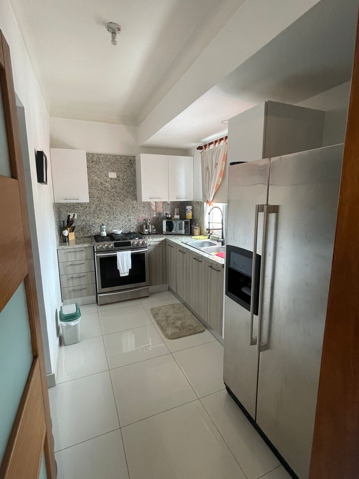 apartamentos - amplio apartamento en bella vista 