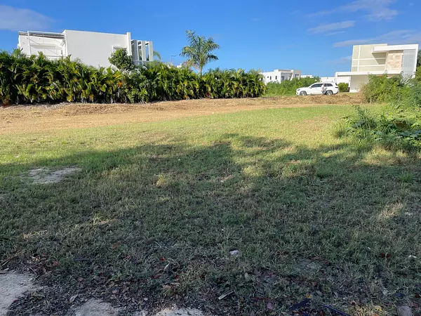 solares y terrenos - Solar 645 mts  en playa nueva romana 1