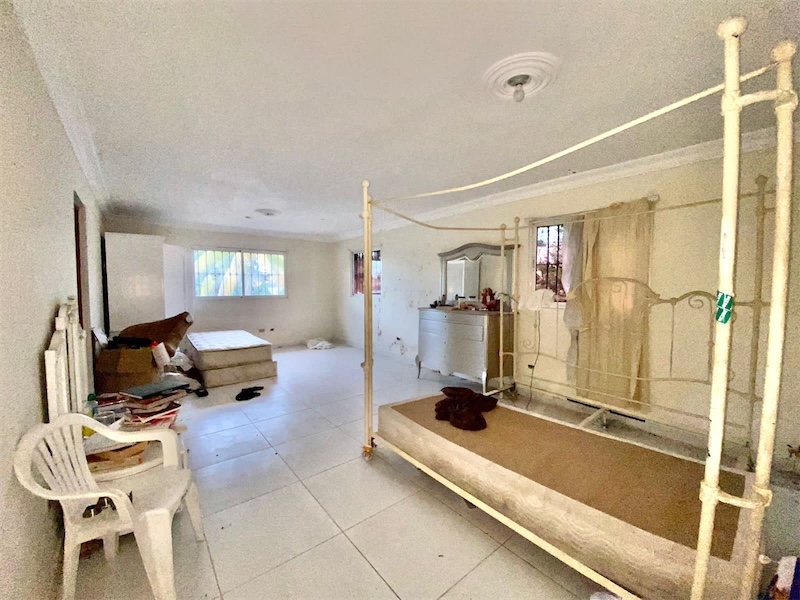 casas - Venta de casa en Arroyo Hondo con 488mts y piscina Distrito Nacional  2