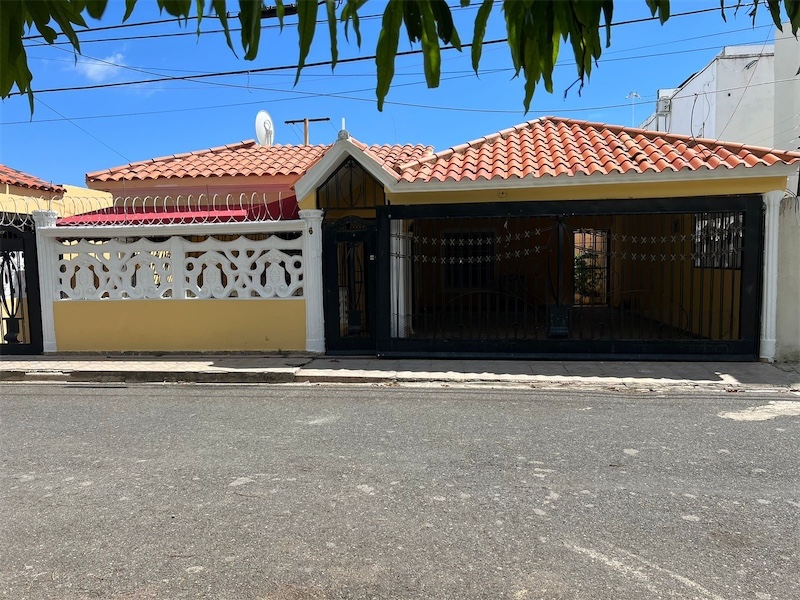 casas - Venta de casa en la autopista de san Isidro prado oriental Santo Domingo este  0