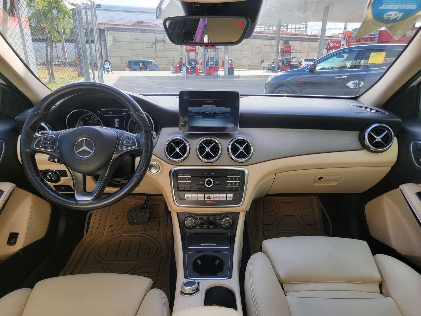 jeepetas y camionetas - Mercedes Benz GLA 250 año 2019 Clean Carfax 6