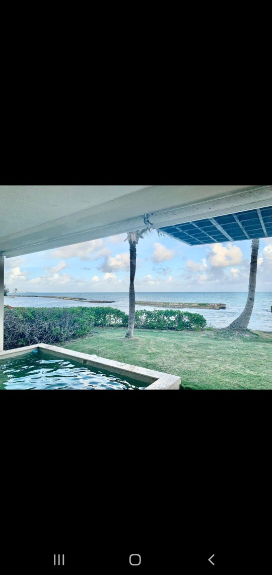 casas vacacionales y villas - Hermoso apartamento Frente  la Playa Cap Cana