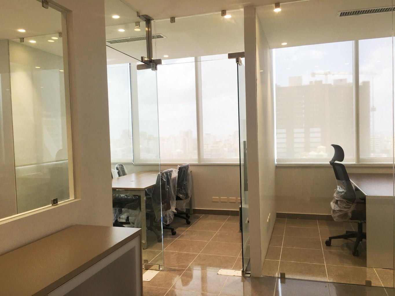 oficinas y locales comerciales - Oficina de 125 m2  en Piantini  de un baños 6
