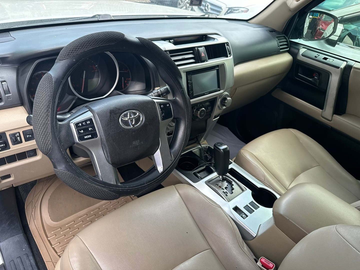 jeepetas y camionetas - TOYOTA 4 RUNNER LIMITED 4 x 4 ,  CLEAN CARFAX , 2010 3