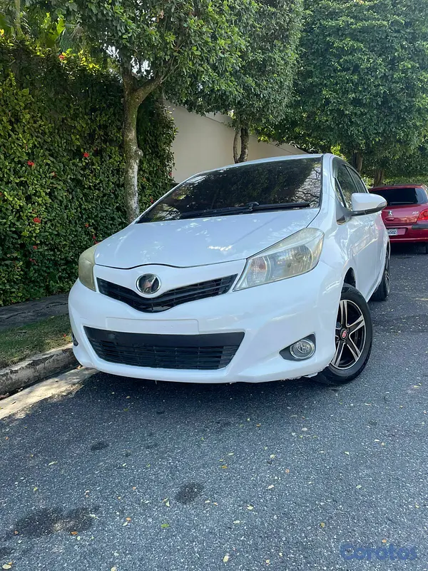 carros - Toyota Vitz 2012 4