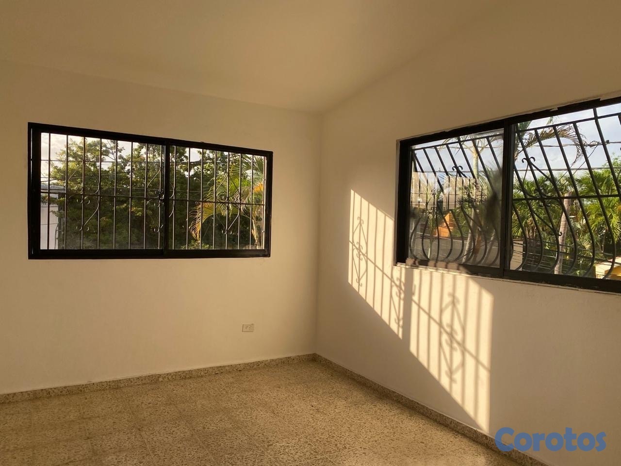 casas - venta de casa con 300mts próximo a la avenida España Santo Domingo este  8