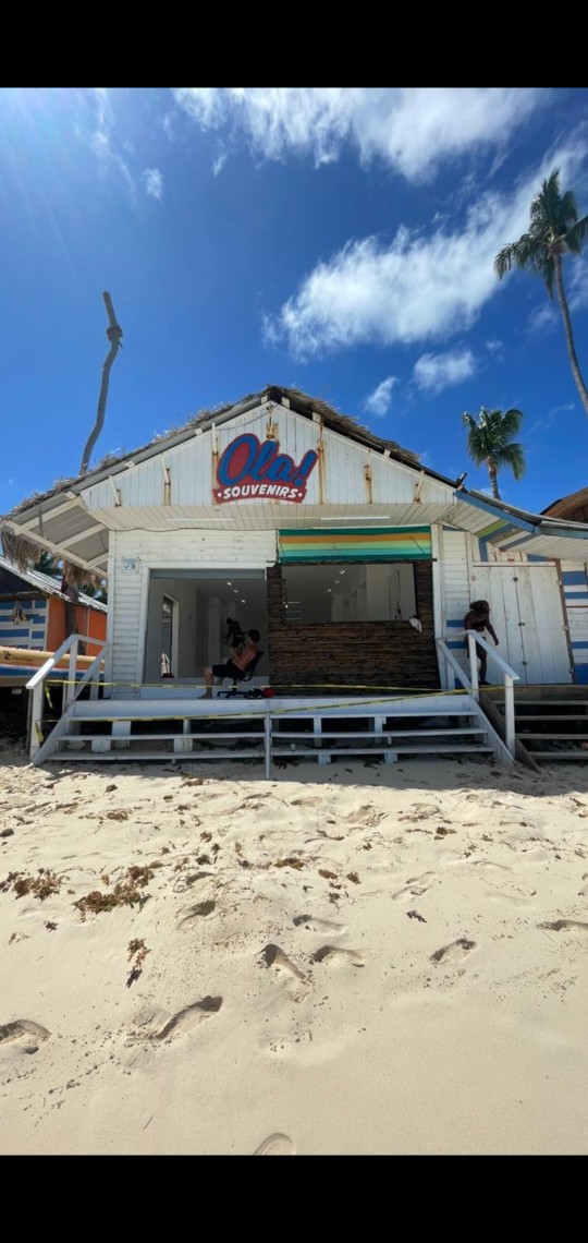 oficinas y locales comerciales - Hermosa local en la.Playa cortesito