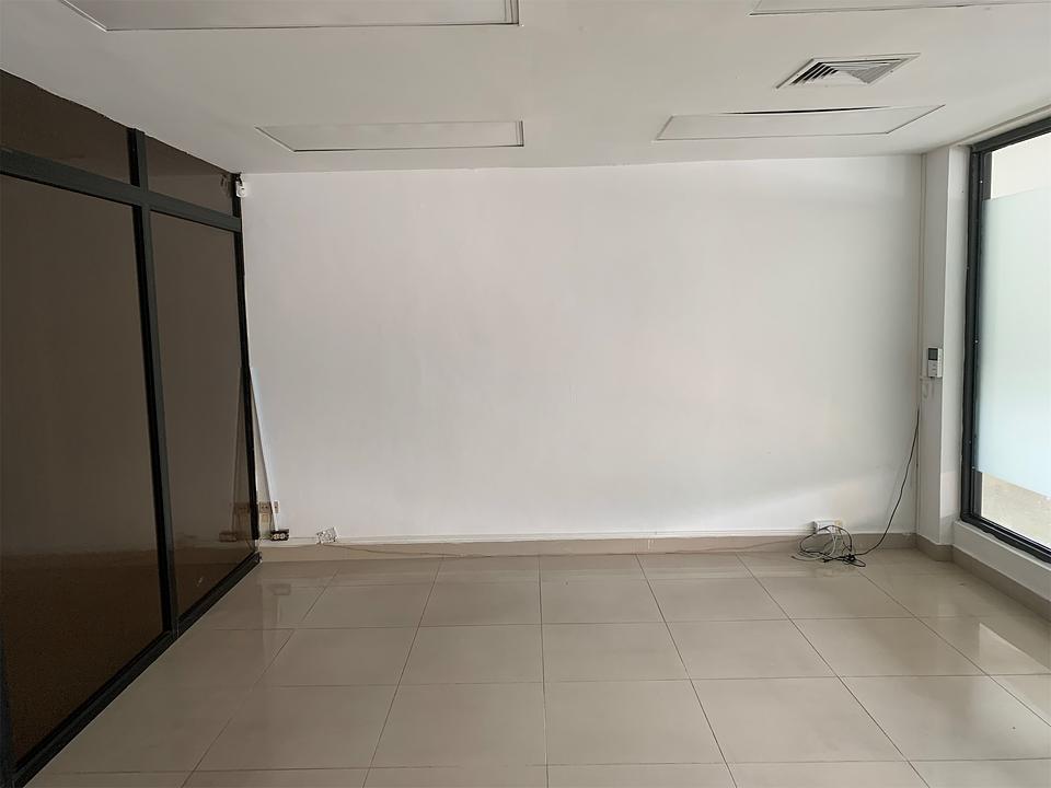 oficinas y locales comerciales - Local céntrico en Naco 7
